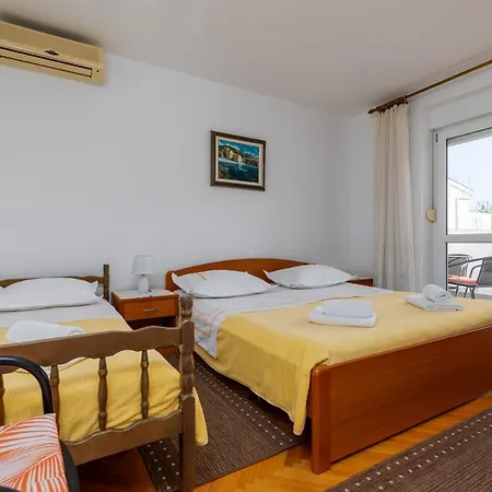 Apartments With A Parking Space Omis - 2745 Exterior foto