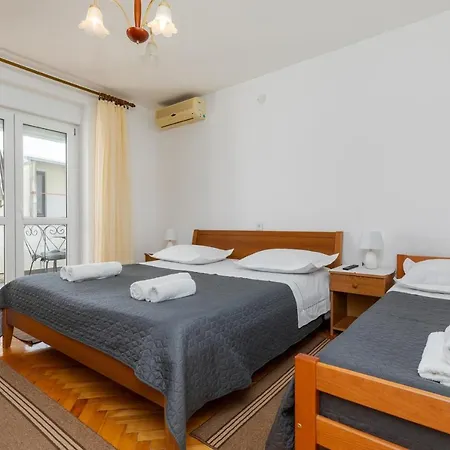 Apartments With A Parking Space Omis - 2745 Exterior foto