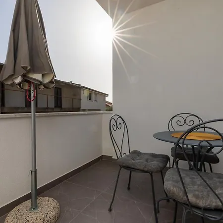 Apartments With A Parking Space Omis - 2745 Exterior foto
